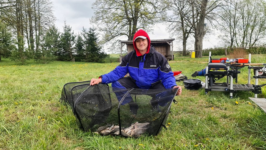 Ловля карася летом. Улов в садке